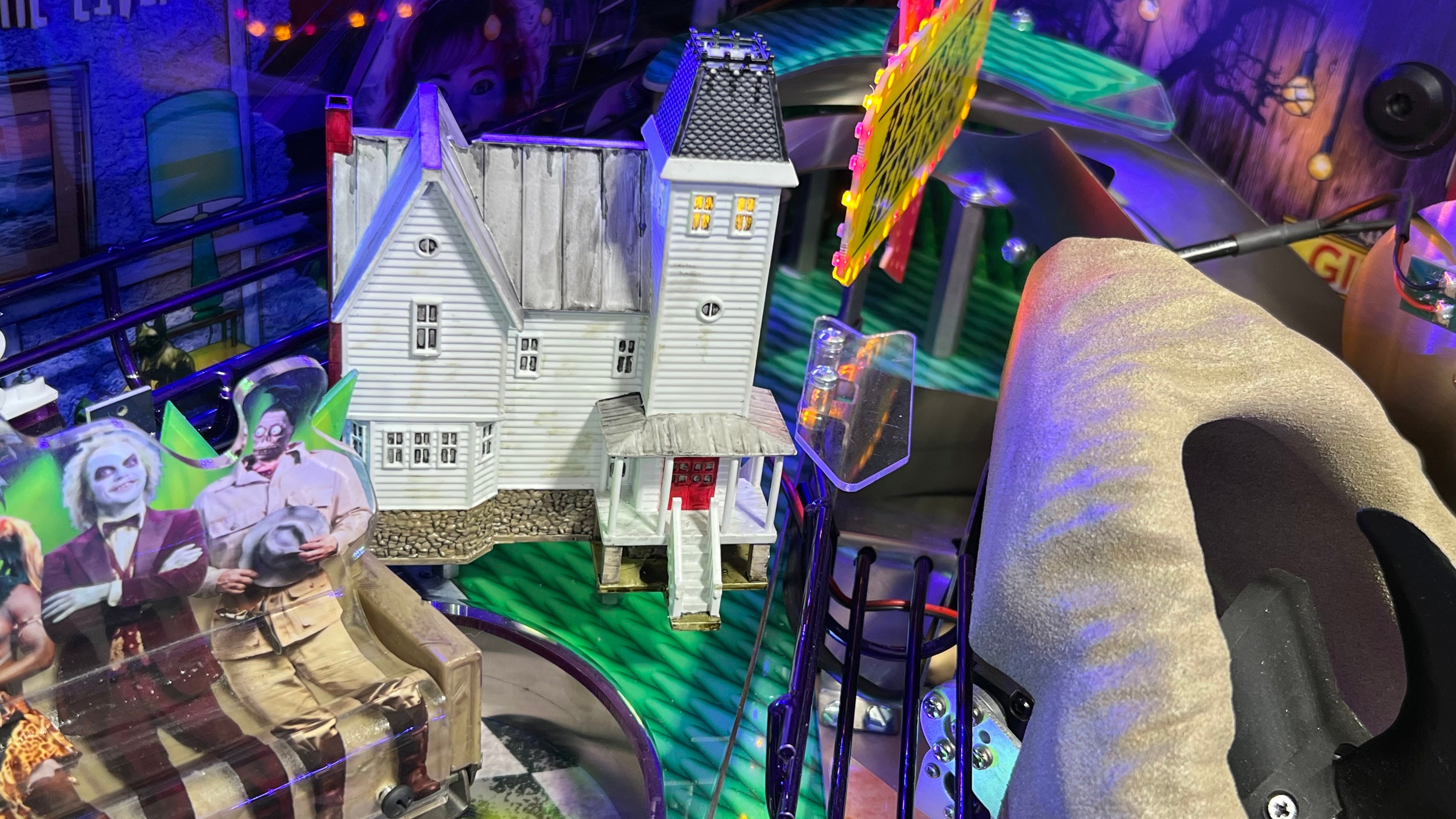 Home Home Home — Adam Maitland’s Attic Model House Mod