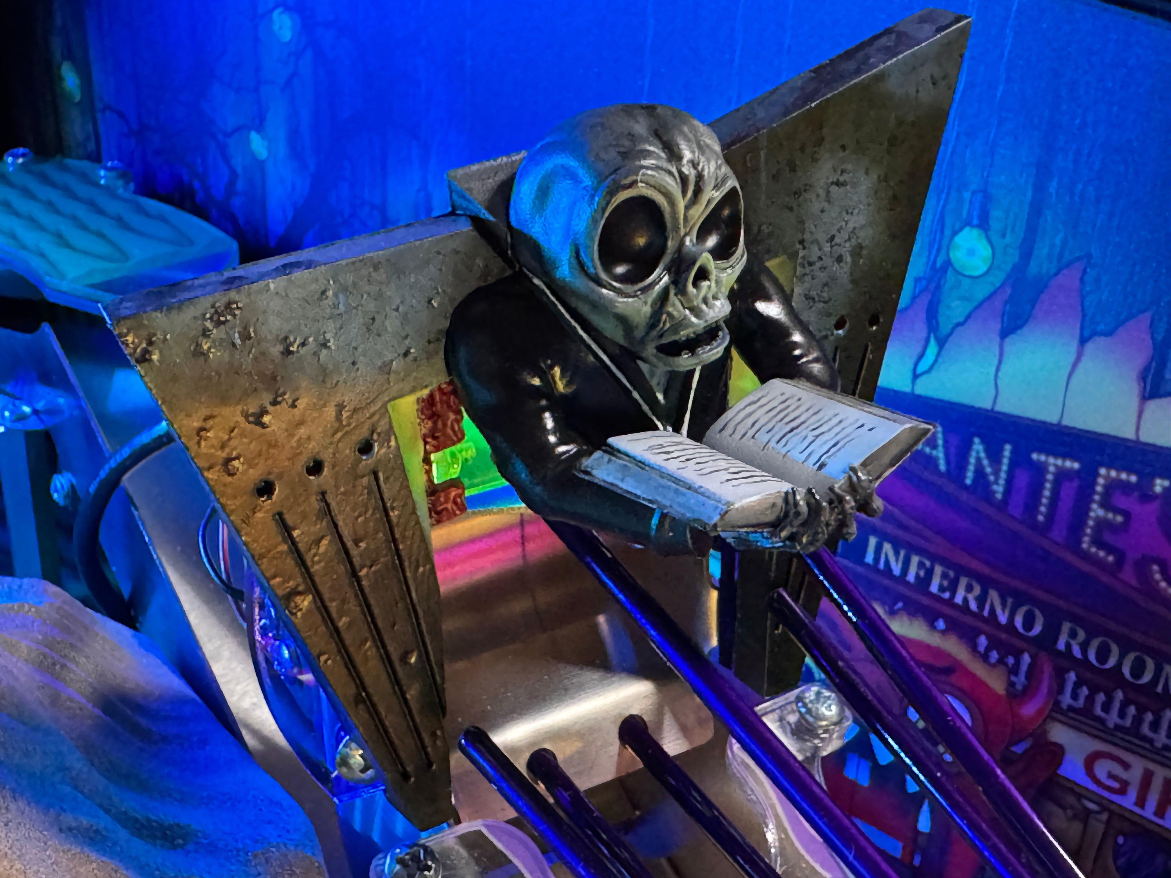 The WEDDING ARCH and the GHOULISH officiant V2.0 for Beetlejuice by CRCades