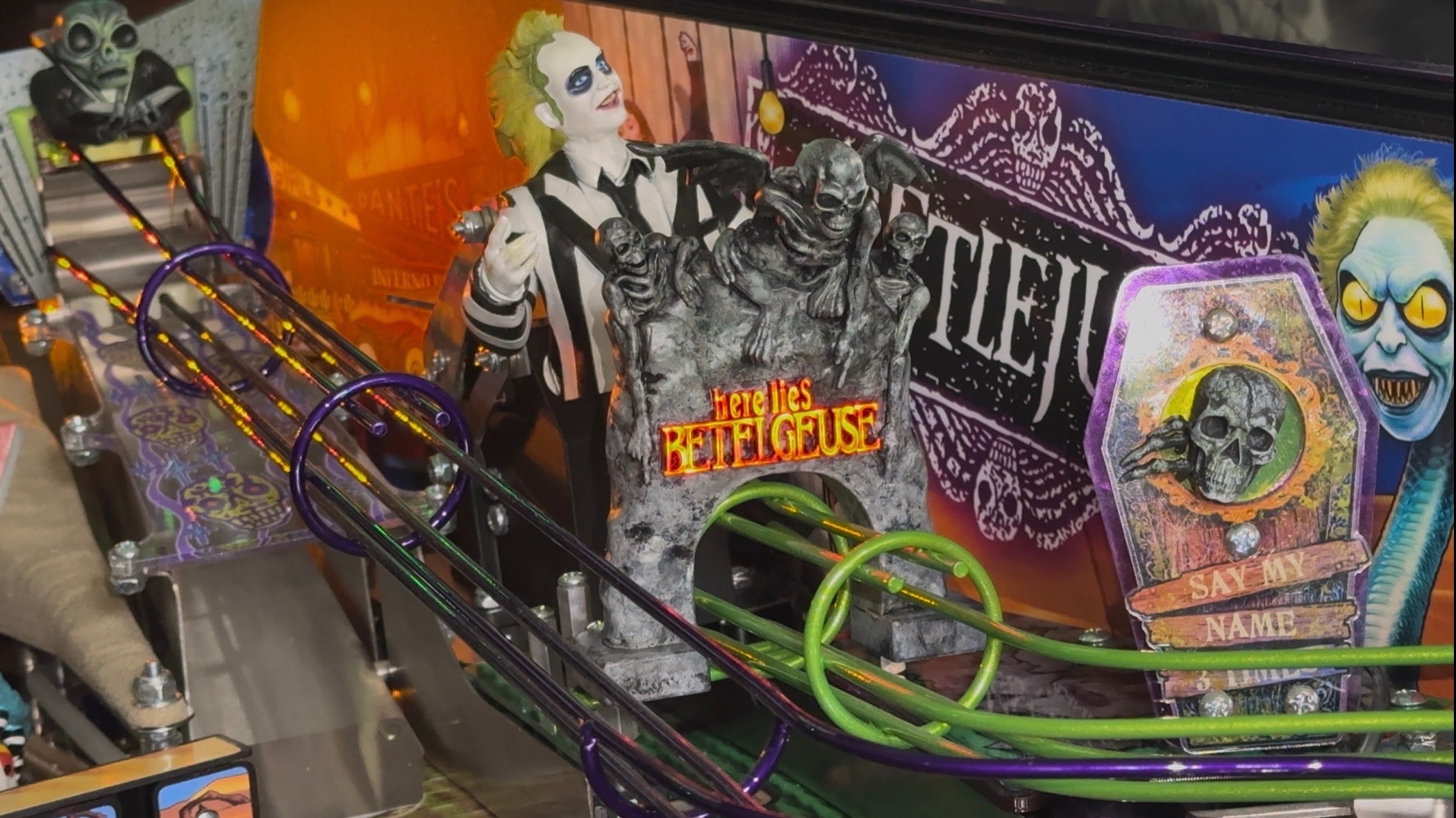 BEETLEJUICE Graveyard TOMBSTONE "here lies BETELGEUSE" in Burning Brimstone