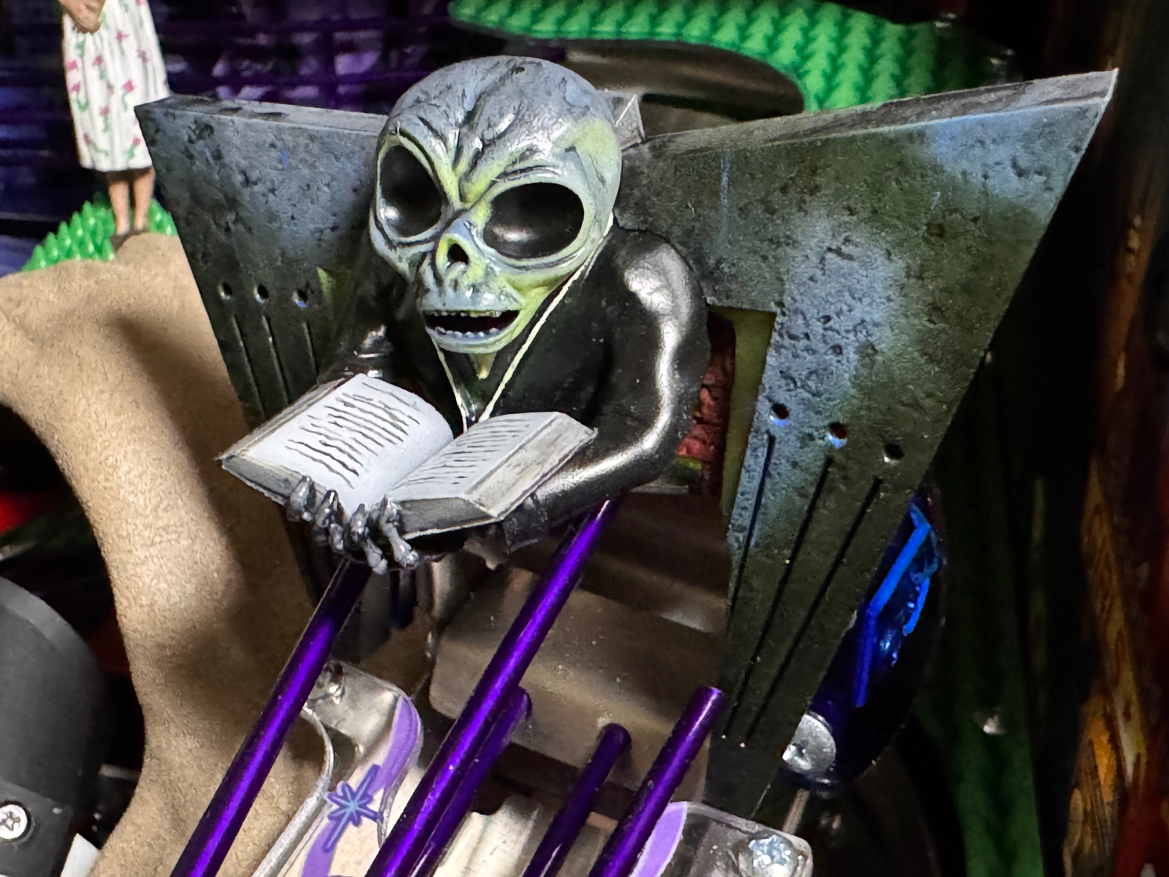 The WEDDING ARCH and the GHOULISH officiant V2.0 for Beetlejuice by CRCades